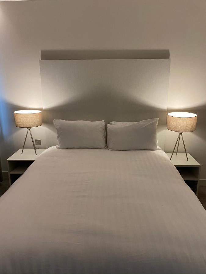 Axiom Park Hotel London Exterior photo