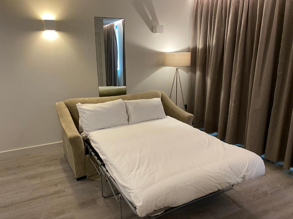 Axiom Park Hotel London Exterior photo