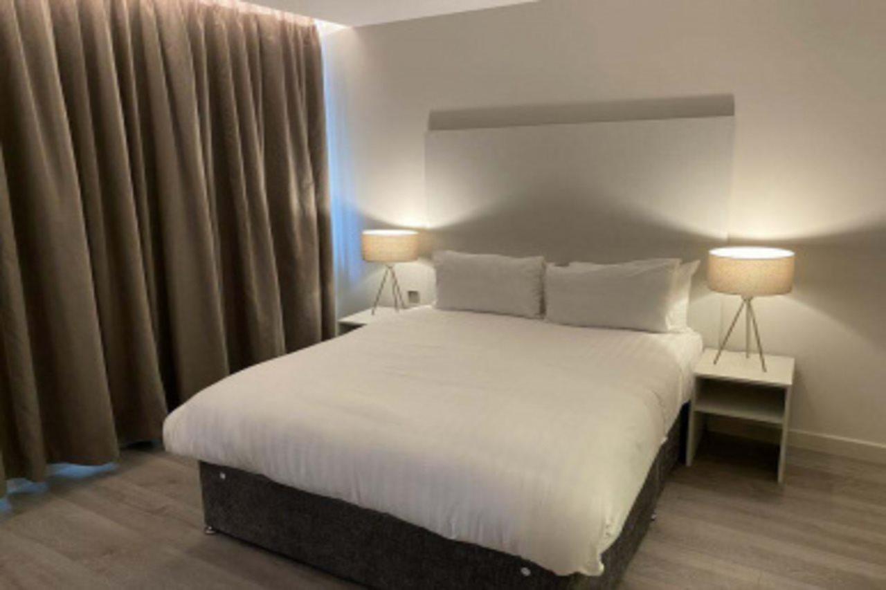 Axiom Park Hotel London Exterior photo