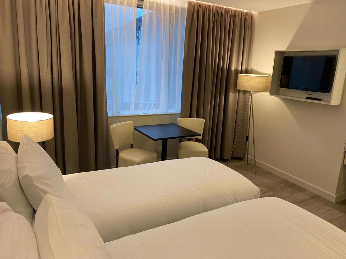 Axiom Park Hotel London Exterior photo