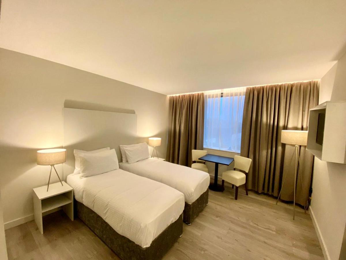 Axiom Park Hotel London Exterior photo