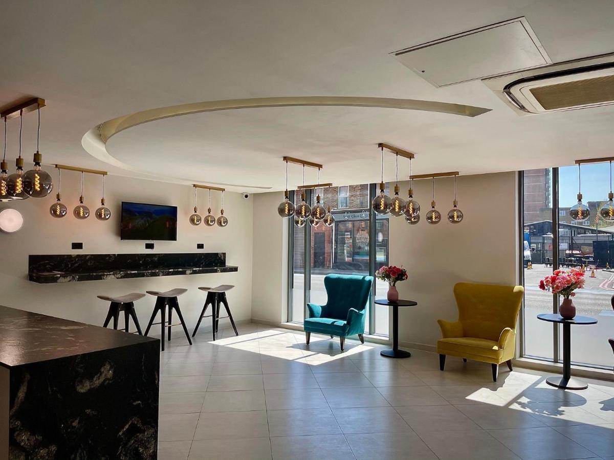 Axiom Park Hotel London Exterior photo