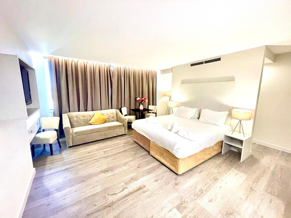 Axiom Park Hotel London Exterior photo