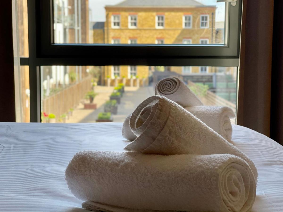 Axiom Park Hotel London Exterior photo