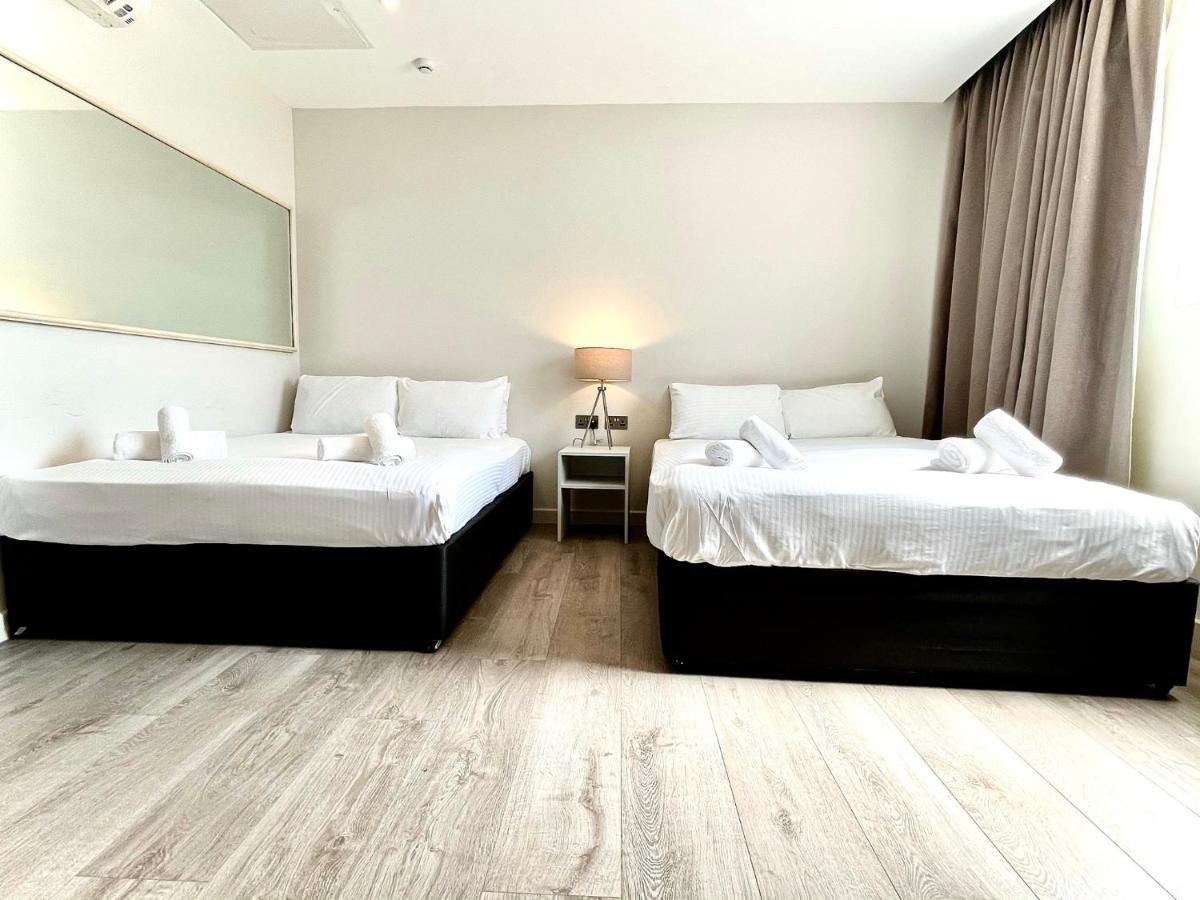 Axiom Park Hotel London Exterior photo