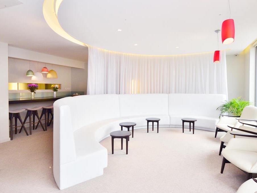 Axiom Park Hotel London Exterior photo