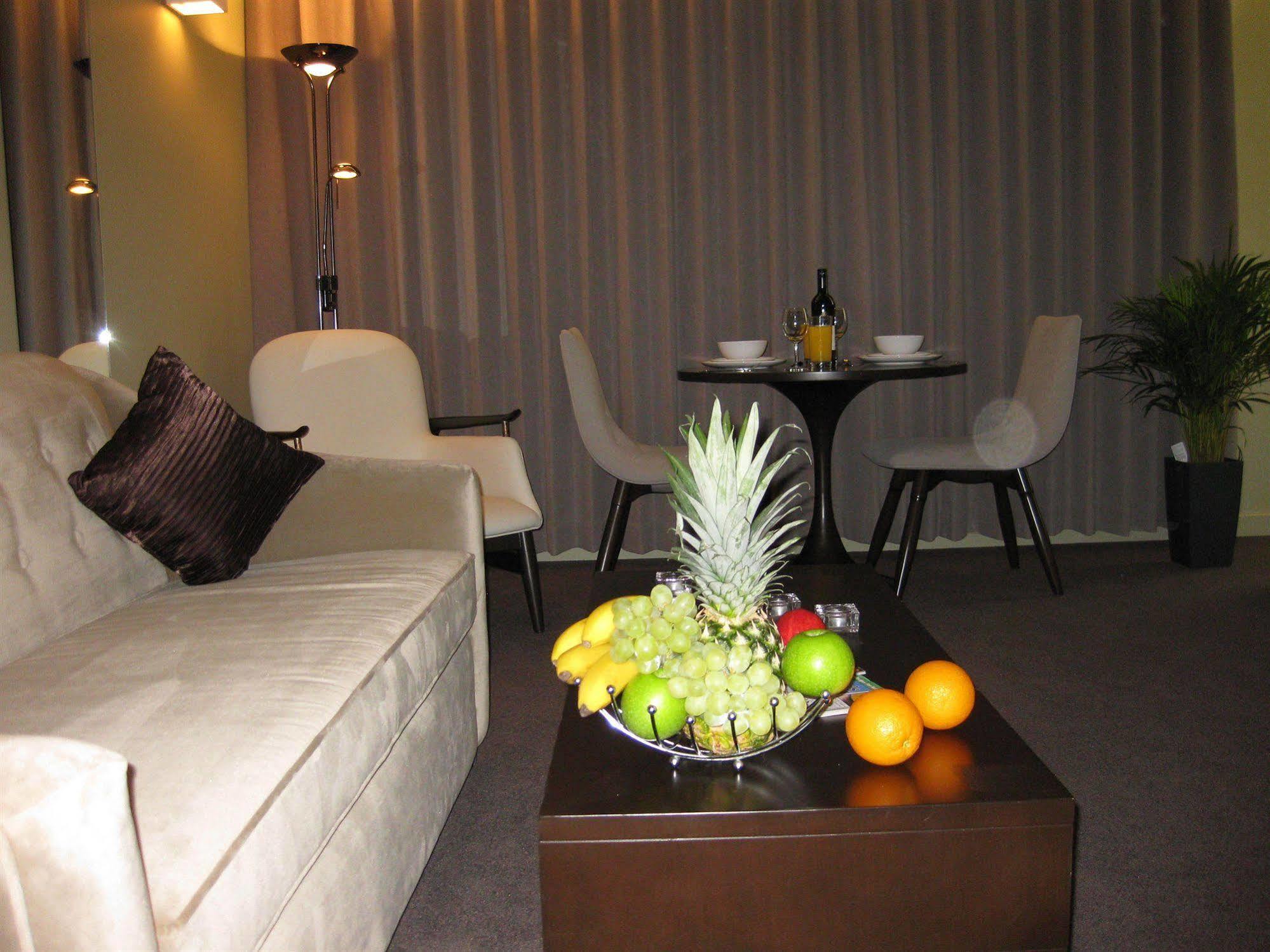 Axiom Park Hotel London Exterior photo