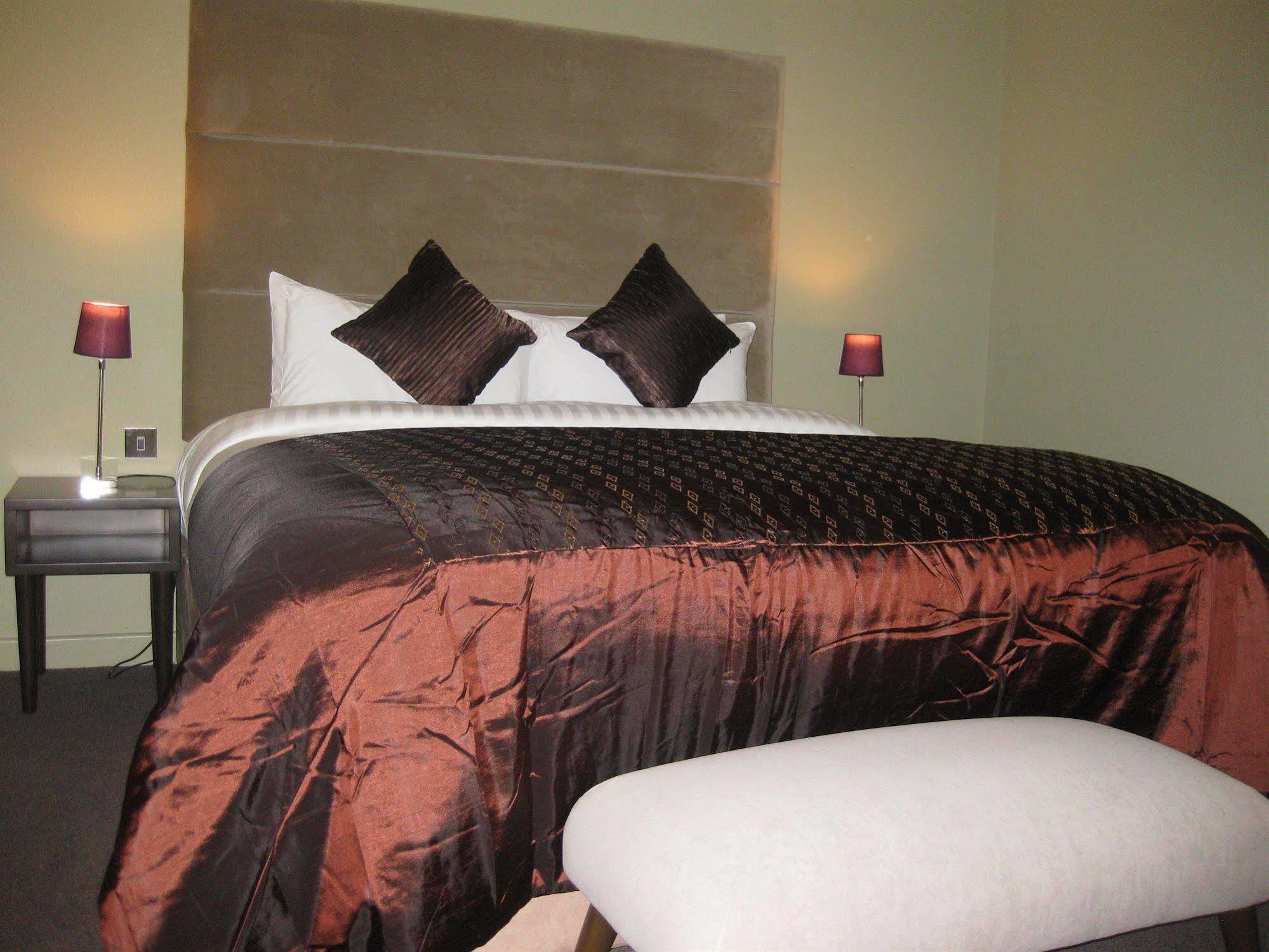 Axiom Park Hotel London Exterior photo