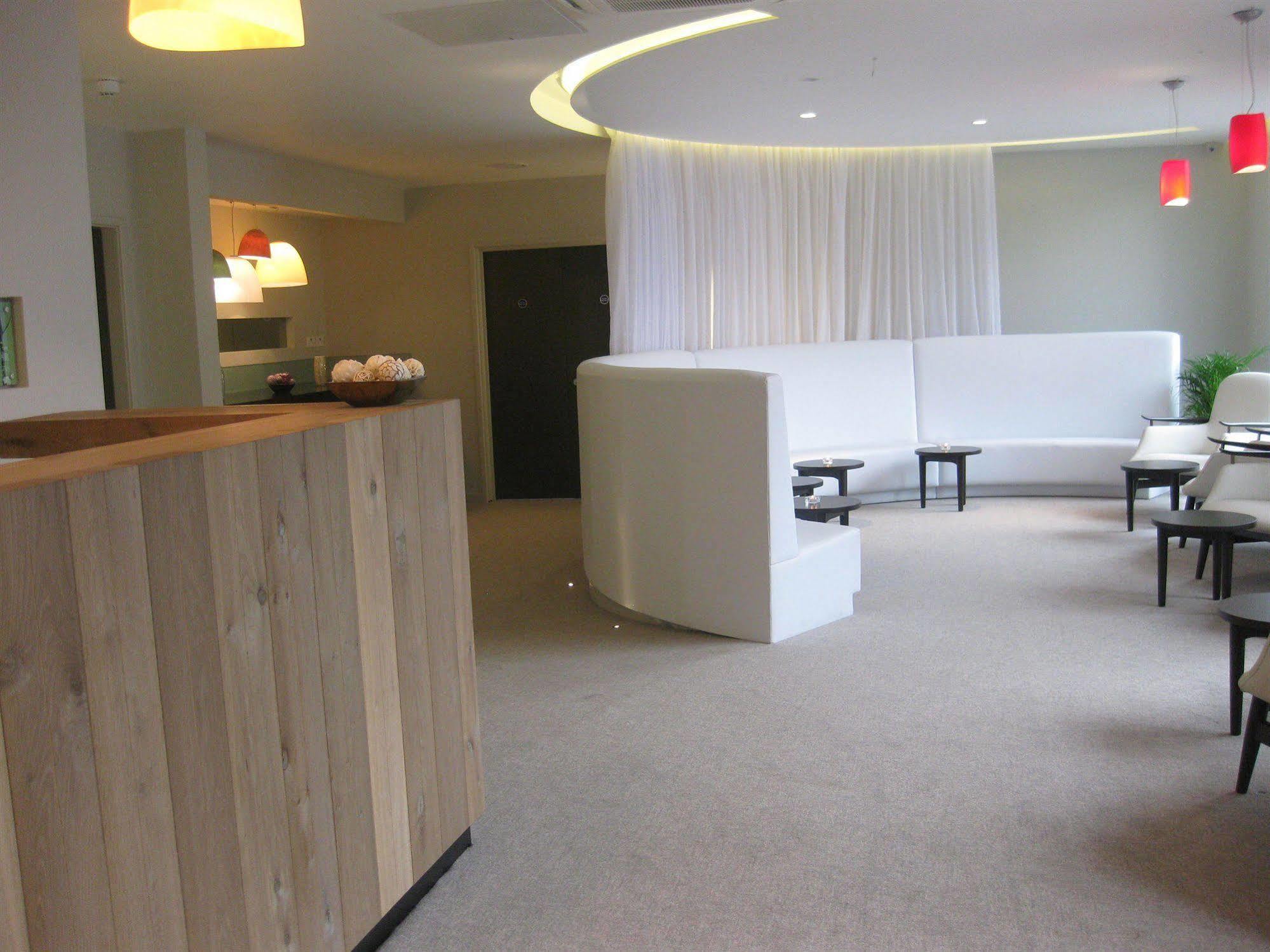 Axiom Park Hotel London Exterior photo